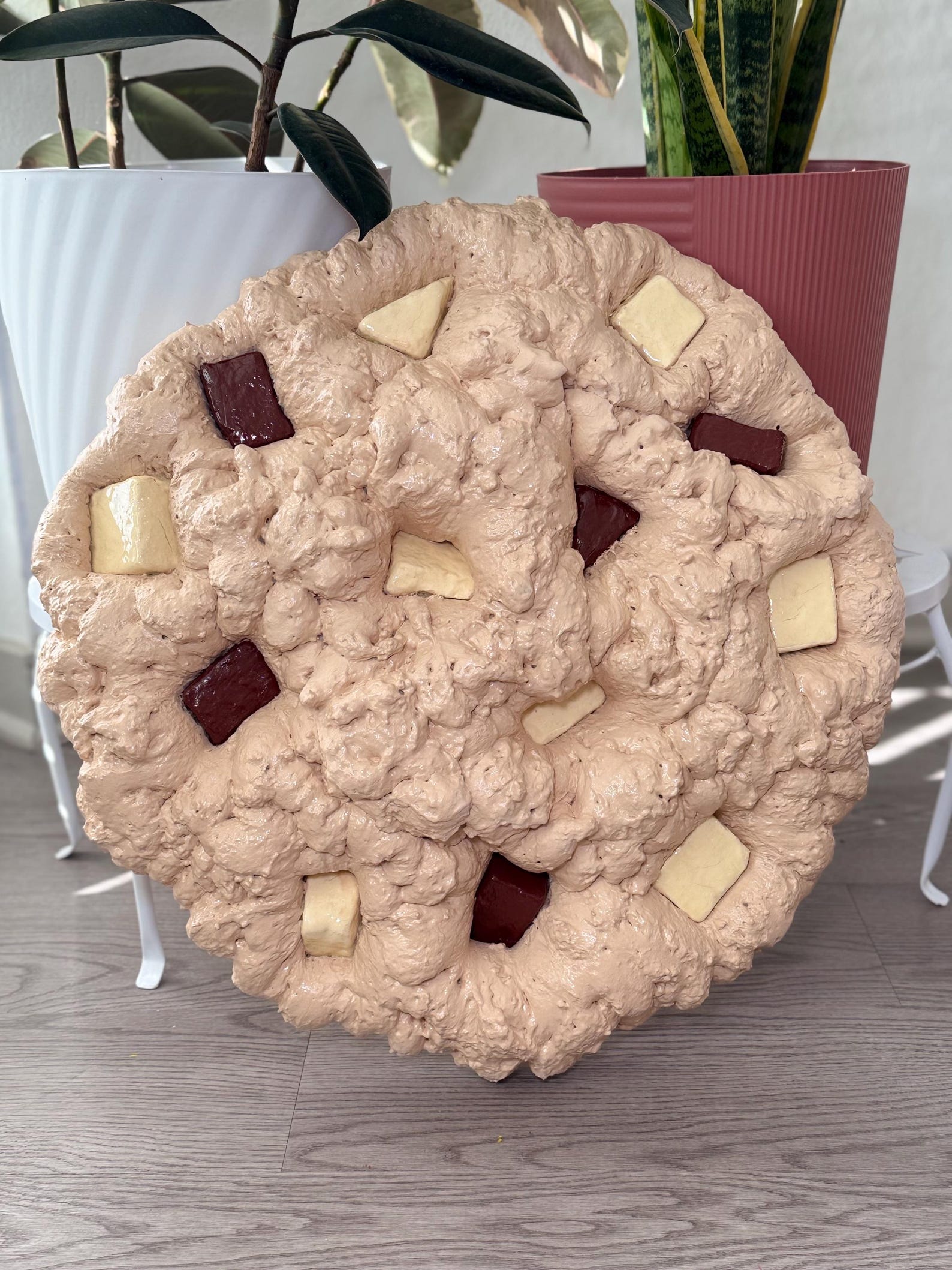 Kitchen wall art: white chocolate chip jumbo cookie sculpture by JOIRUSH